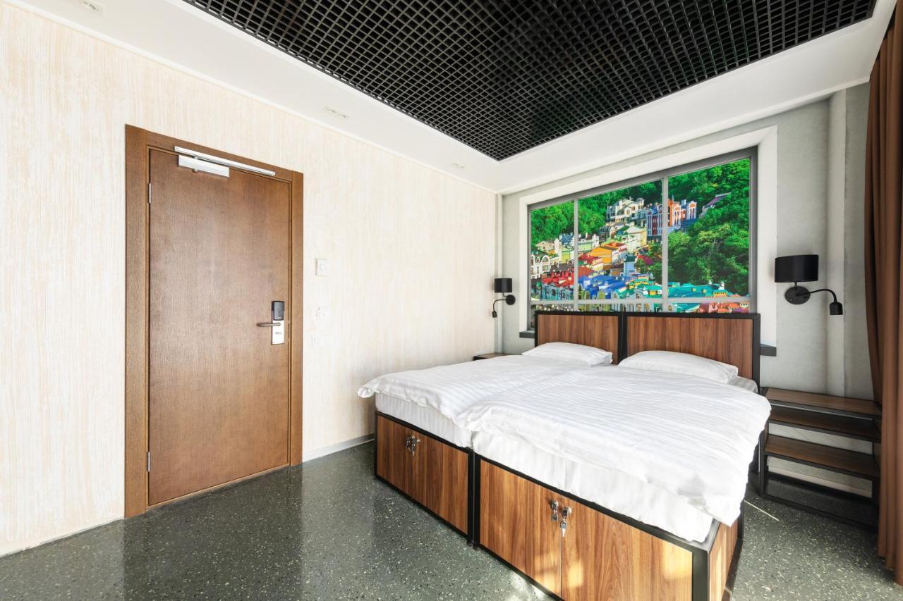 Misto Capsule Hotel เคียฟ ภายนอก รูปภาพ