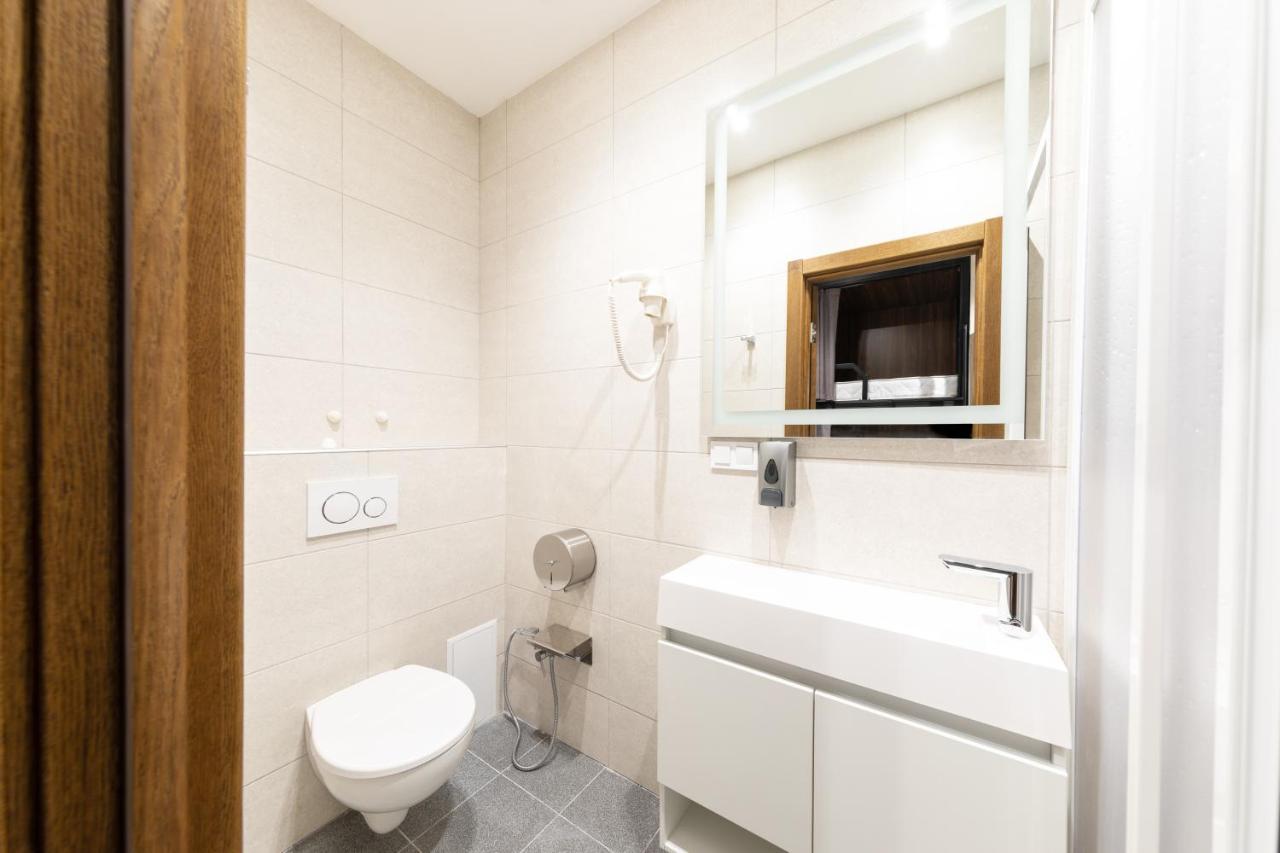 Misto Capsule Hotel เคียฟ ภายนอก รูปภาพ