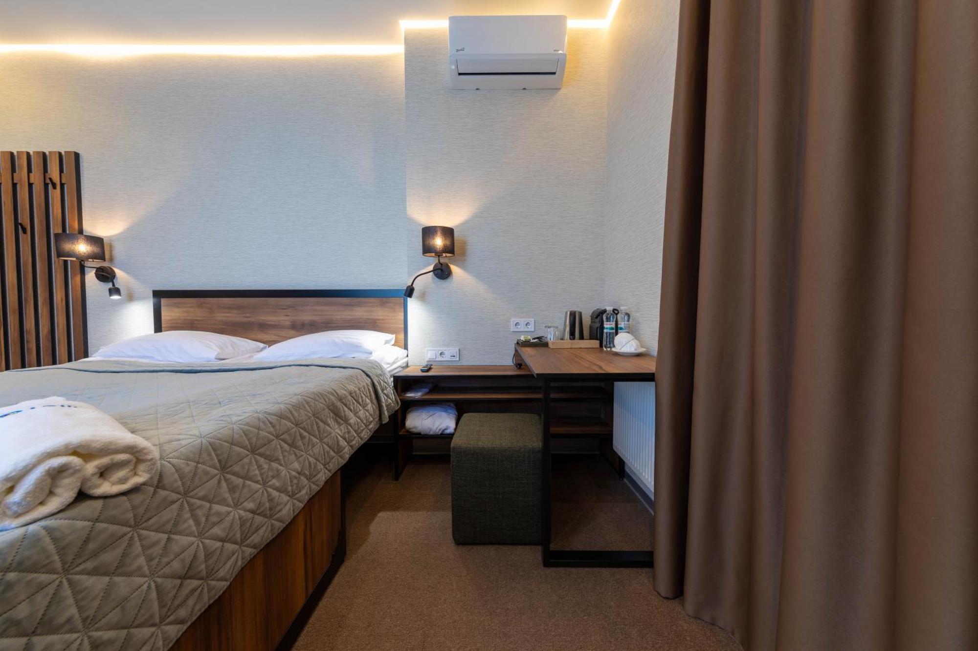 Misto Capsule Hotel เคียฟ ภายนอก รูปภาพ