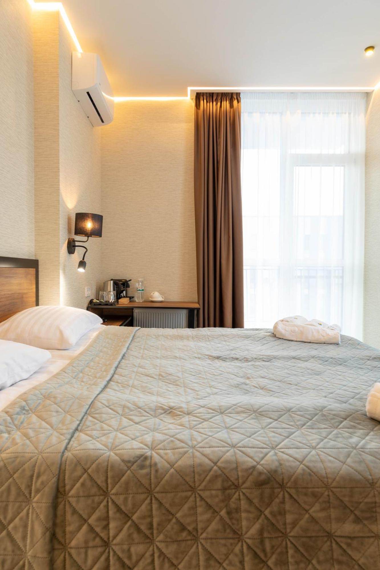 Misto Capsule Hotel เคียฟ ภายนอก รูปภาพ